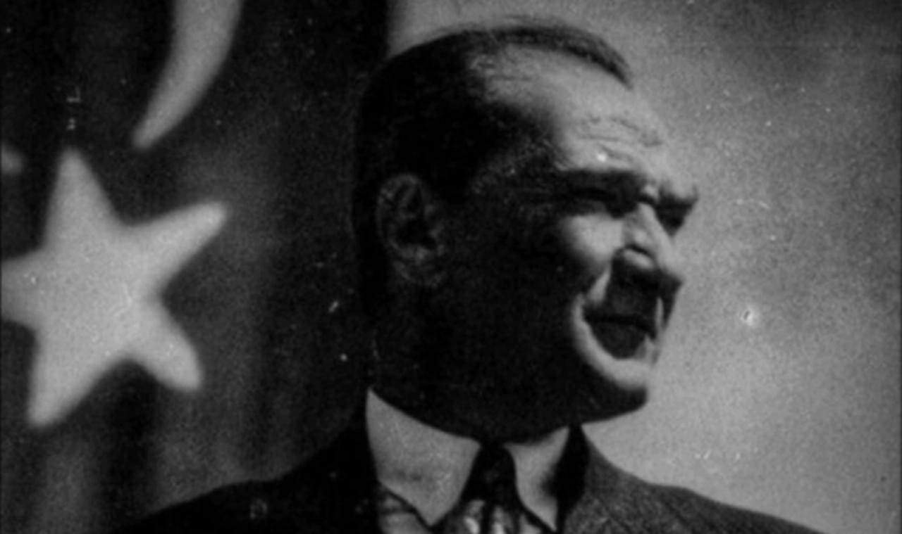 Mustafa Kemal Atatürk'ü böyle andılar... Ünlülerin 10 Kasım paylaşımları