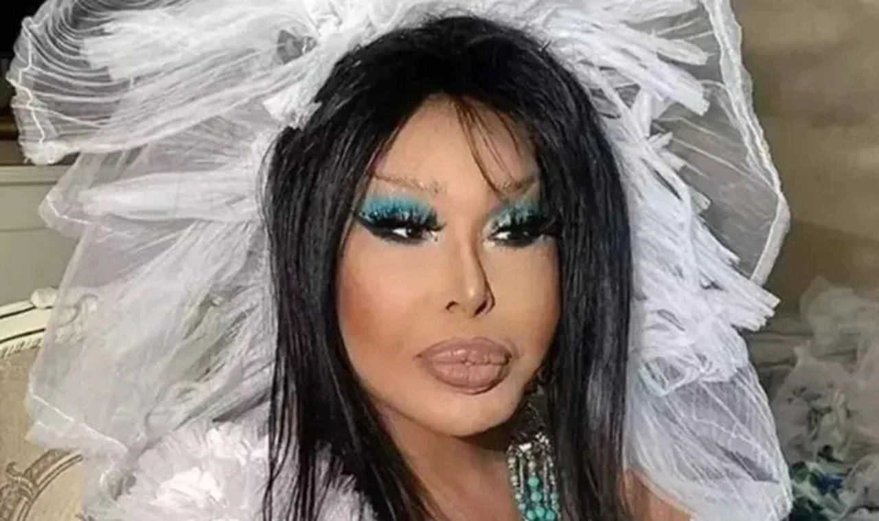 Photoshop'u fazla kaçıran Bülent Ersoy sosyal medyanın diline düştü!
