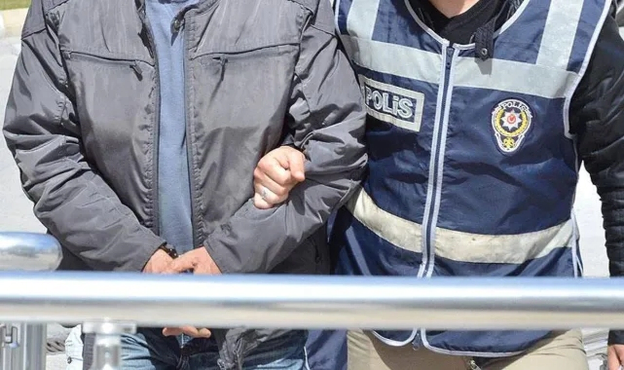 Sahte ev ilanlarıyla 20 kişiyi yaklaşık 1 milyon lira dolandırdılar