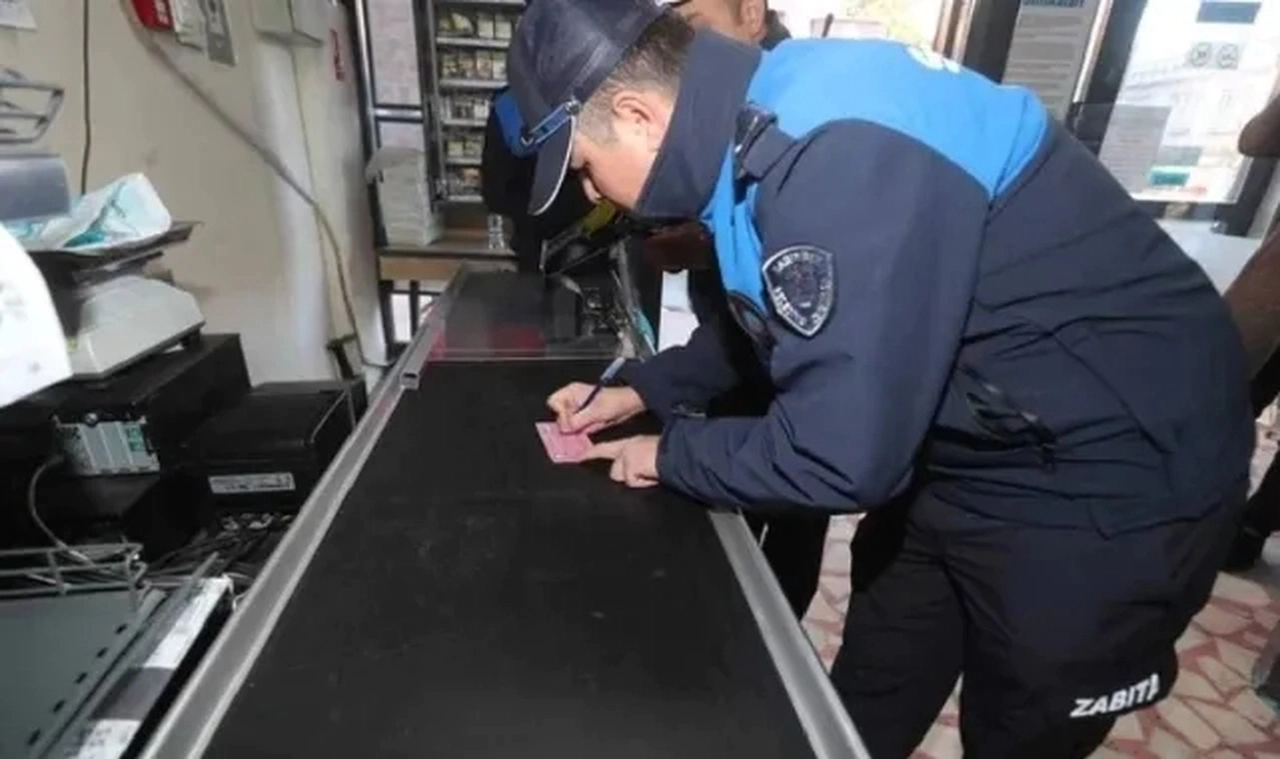 Türkiye'deki Zincir Market Devine 7 Gün Kapatma Cezası: Tarihi Geçmiş Ürün Sattı