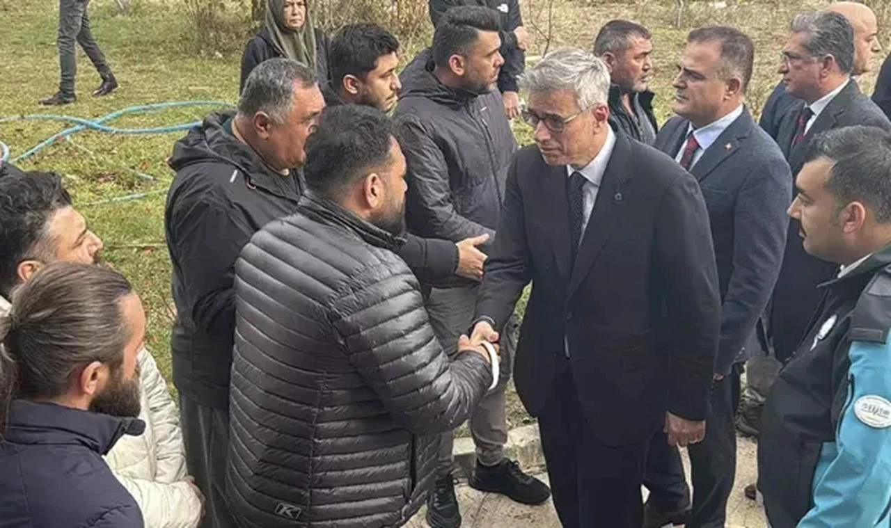 Bakan Memişoğlu, Muğla'daki helikopter kazasında hayatını kaybedenlerin ailelerine taziyede bulundu