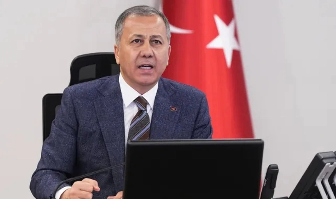 Bakan Yerlikaya, yılbaşında görevli kolluk gücü sayısını açıkladı