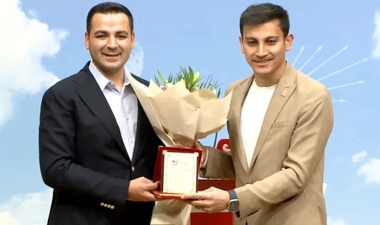 CHP Gençlik Kolları'nda devir-teslim töreni yapıldı
