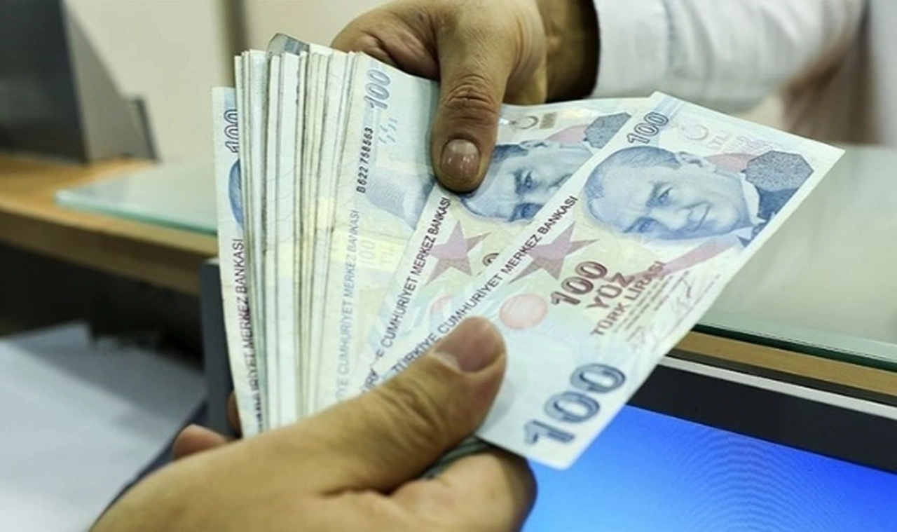 En düşük emekli maaşı ne kadar olacak? Erdoğan'a en yakın isimden açıklama geldi