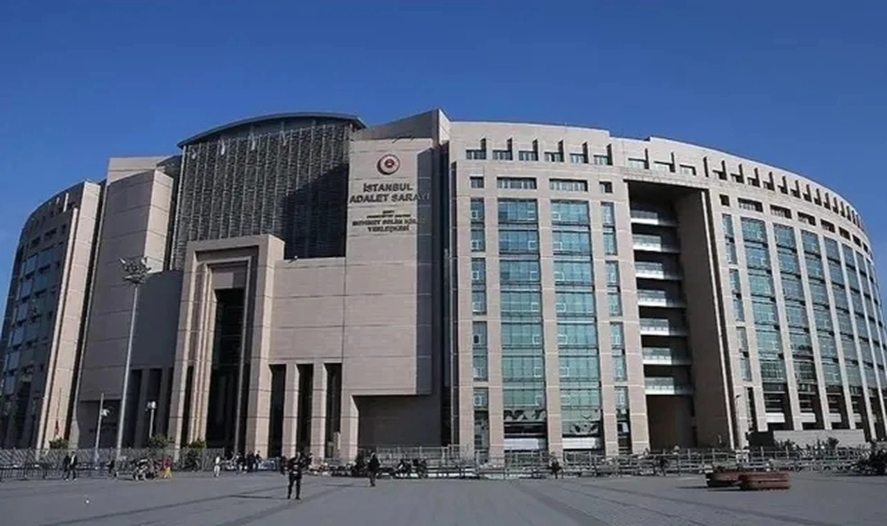 Esad propagandası iddiasıyla 7 kişi hakkında suç duyurusu: Alper Rende, İlay Aksoy, Fatih Koparan...