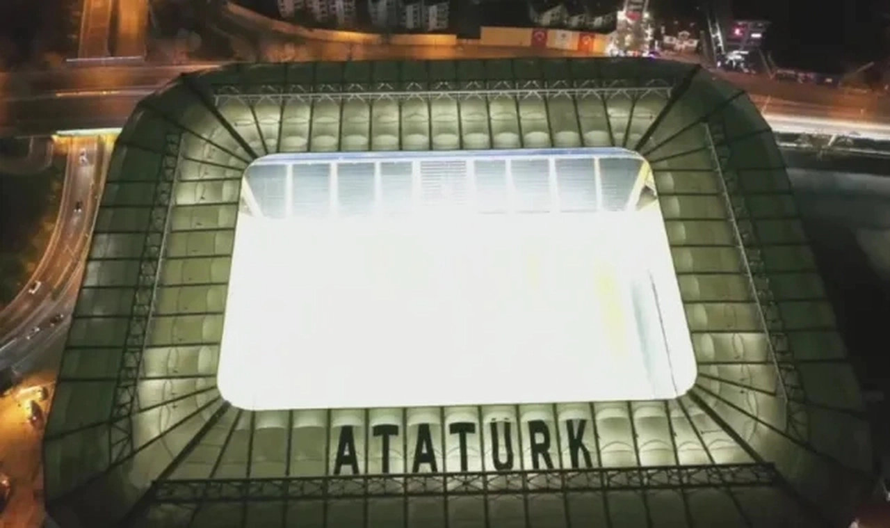 Fenerbahçe, Atatürk'ün ismini Ülker Stadı çatısına işlemeye başladı