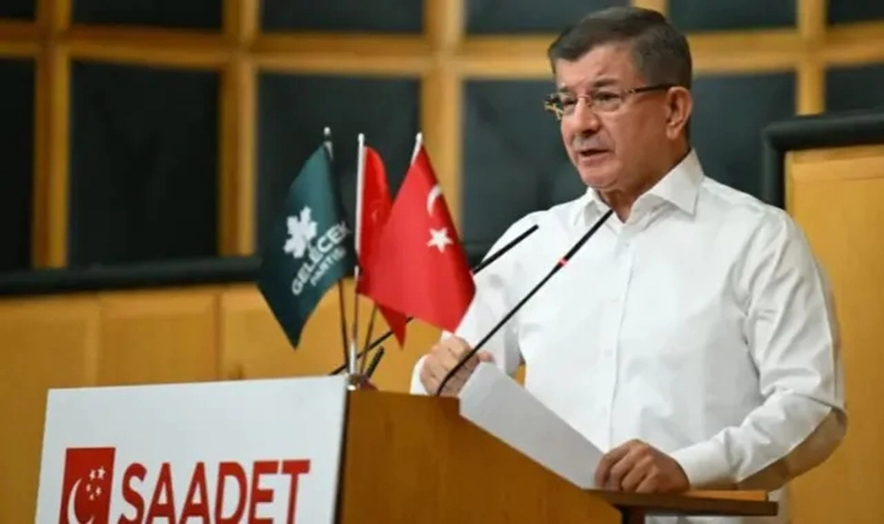 Gelecek, Saadet ve DEVA bir kez daha masada: Davutoğlu'nun AKP açıklaması nasıl tartışılıyor?