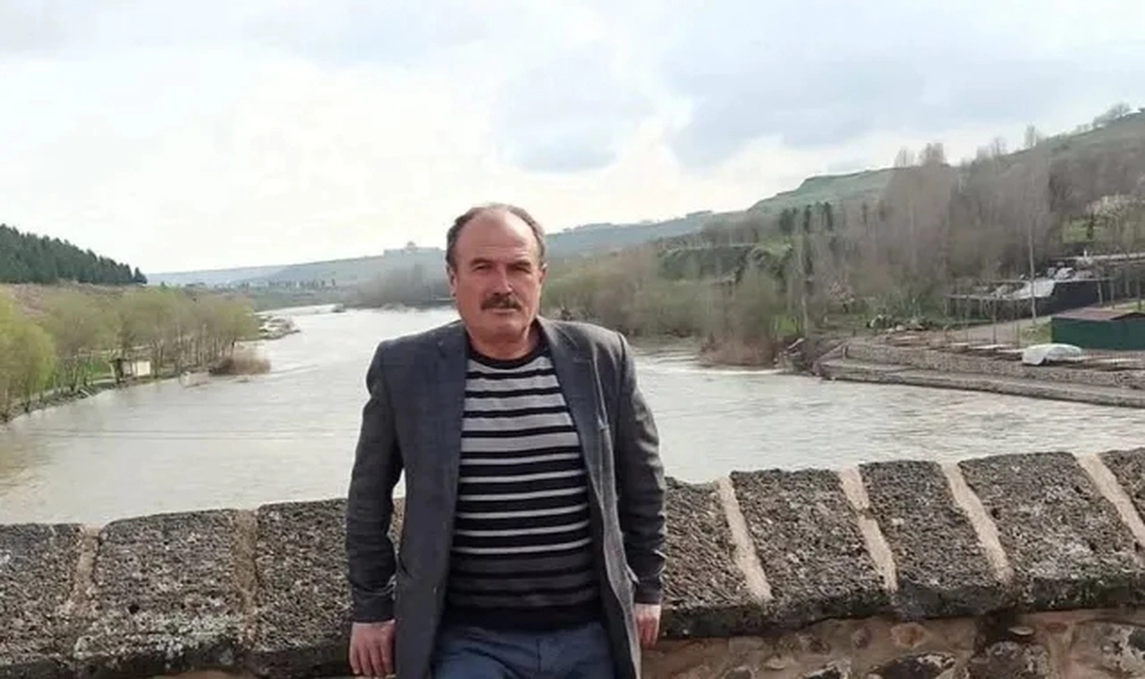 Hrant Dink davası sanığına CHP rozeti takmışlar!