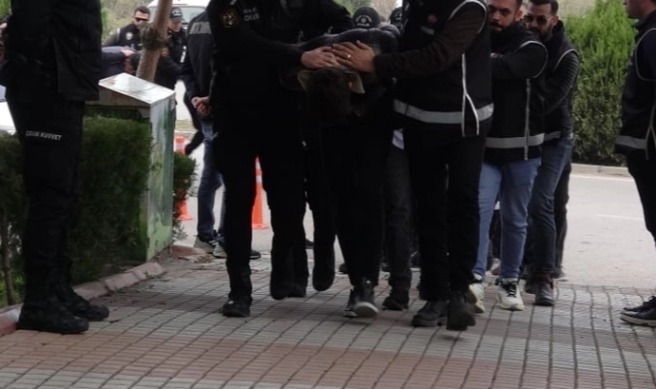 Kars’ta rüşvet operasyonu: Yedisi devlet memuru 20 kişi gözaltına alındı