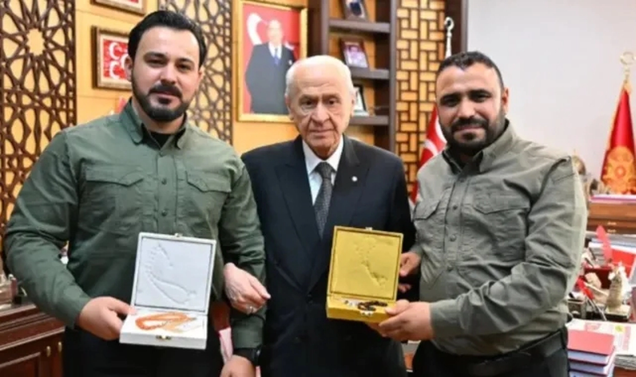 MHP Genel Başkanı Bahçeli'yi makamında ziyaret ettiler: 'Hayır dualarını aldılar'