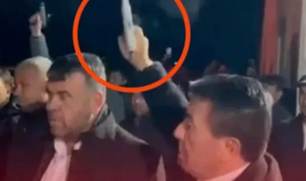 MHP'li belediye başkanı yasaları çiğnedi: Düğünde havaya ateş açtı!
