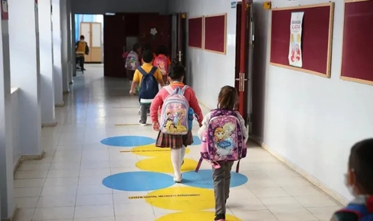 Milli Eğitim‘den kız çocuklarıyla ilgili skandal karar: Belge okullara gönderildi