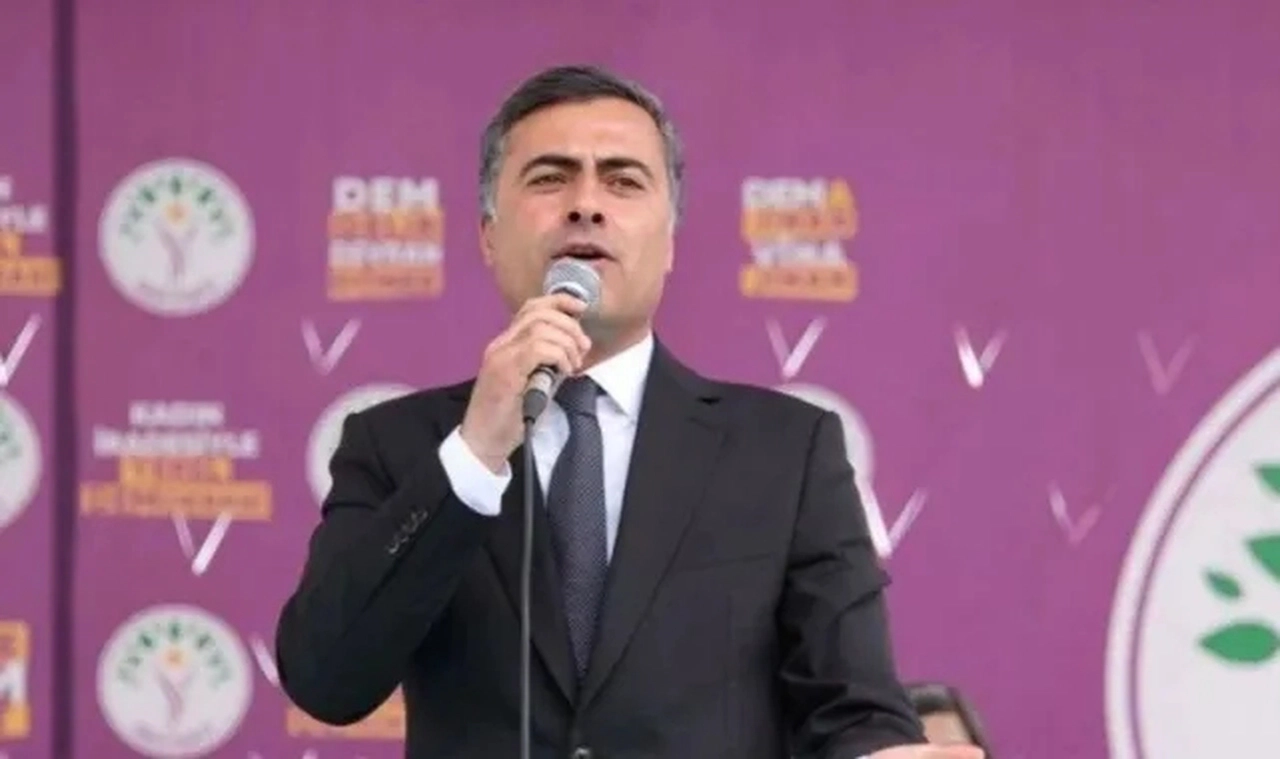 Van Büyükşehir belediye Eş Başkanı Abdullah Zeydan: Hükümetin, Türkiye halklarının iradesine çökmeye çalıştığına şahit olduk