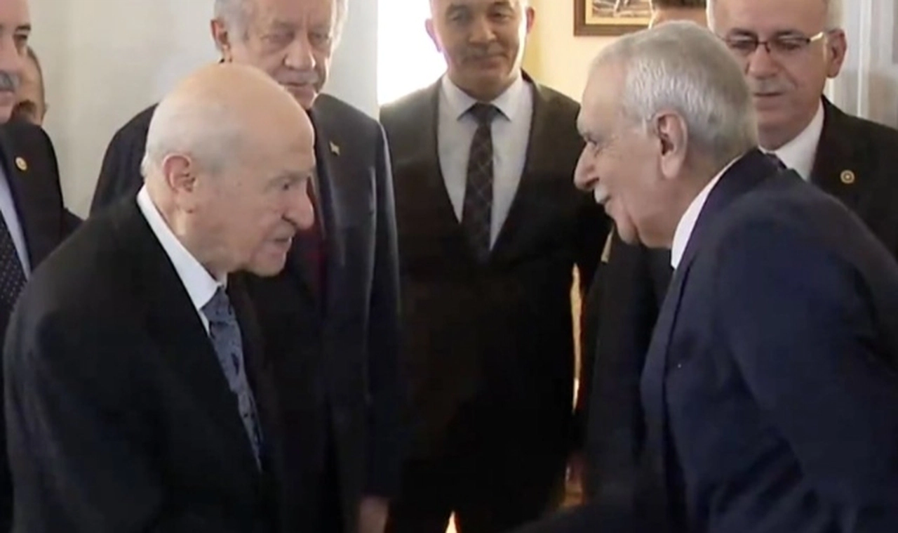 Bahçeli, DEM Parti heyetini kapıda karşıladı