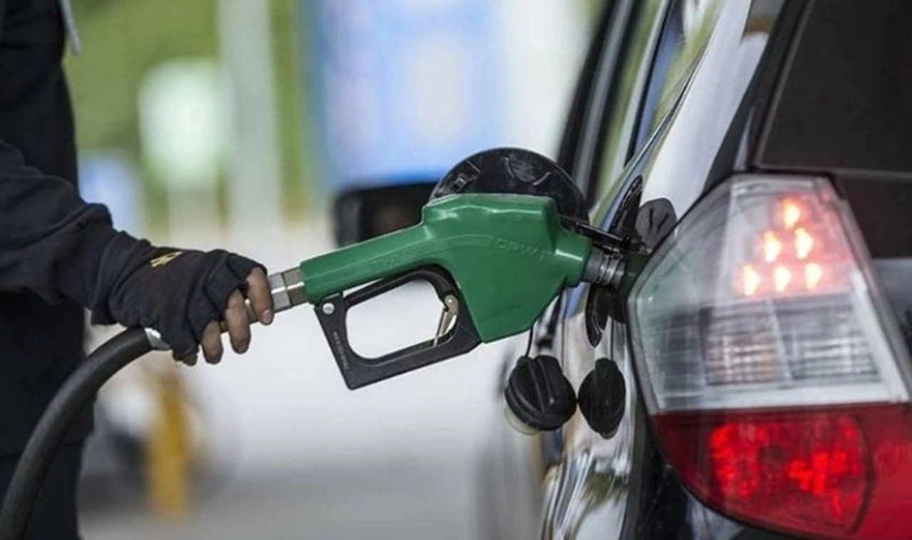 Benzine zam yolda