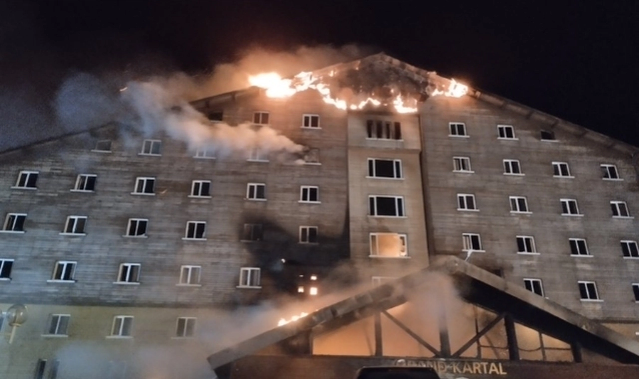 Bolu'daki yangına ilişkin soruşturma: Denetim firmasının yetkilisi, İstanbul'da gözaltına alındı