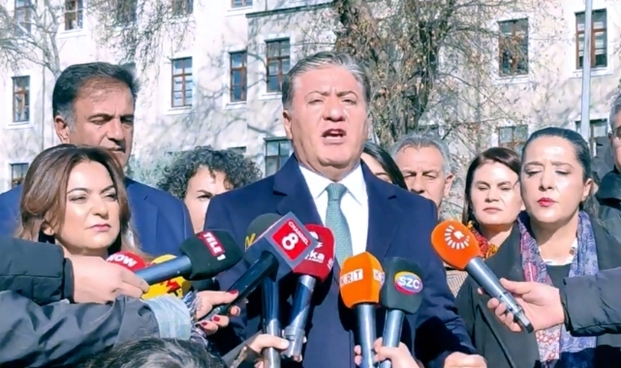 CHP, DEM Parti ve Yeni Yol grubundan İçişleri Bakanlığı önünde ortak açıklama