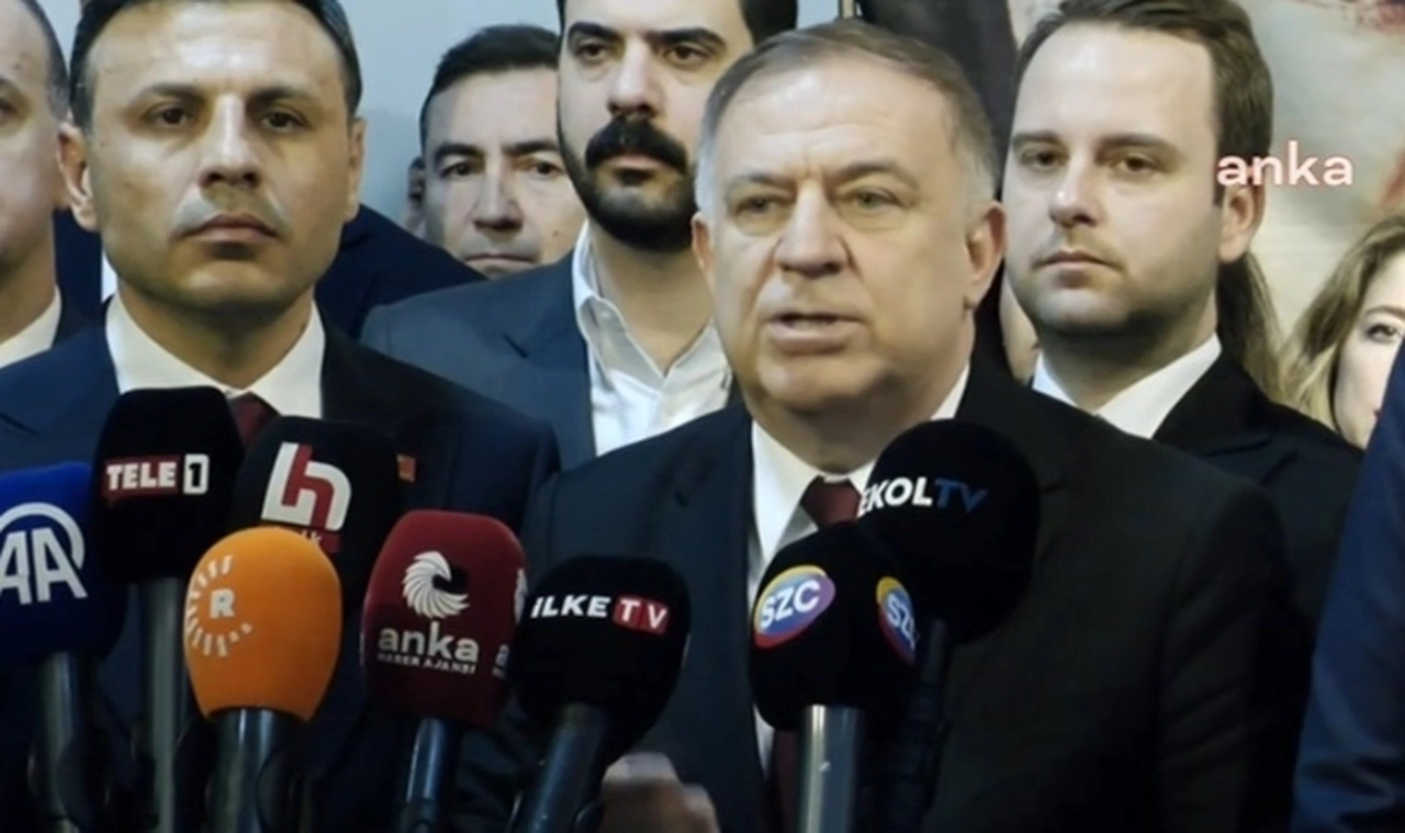 CHP'den Beşiktaş Belediyesi önünde ilk açıklama: 'Masumiyet karinesine gölge düşürüyor'