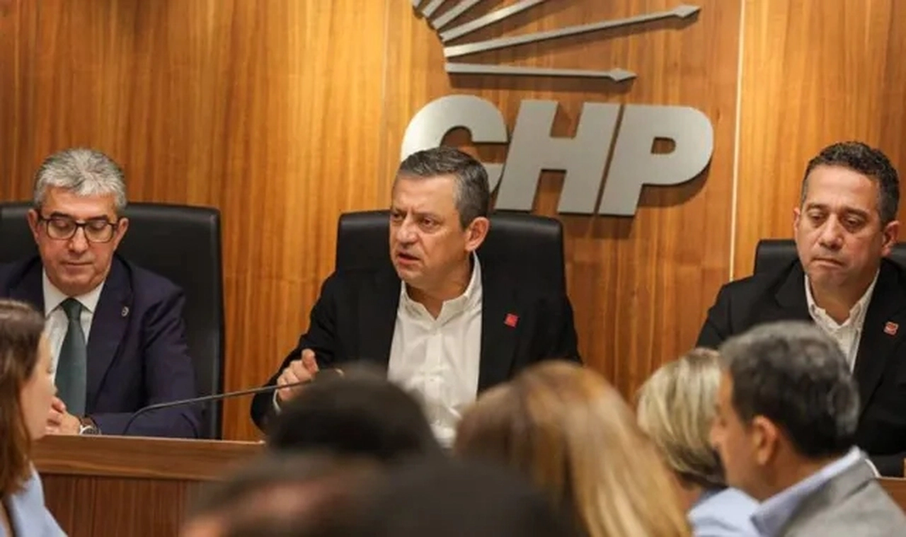 CHP'den Özgür Özel'in katılmadığı programa dair açıklama: 'Bir meczup tarafından'