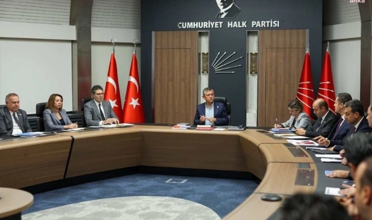 CHP MYK'sı toplandı: DEM Parti heyeti ile görüşme gündemde