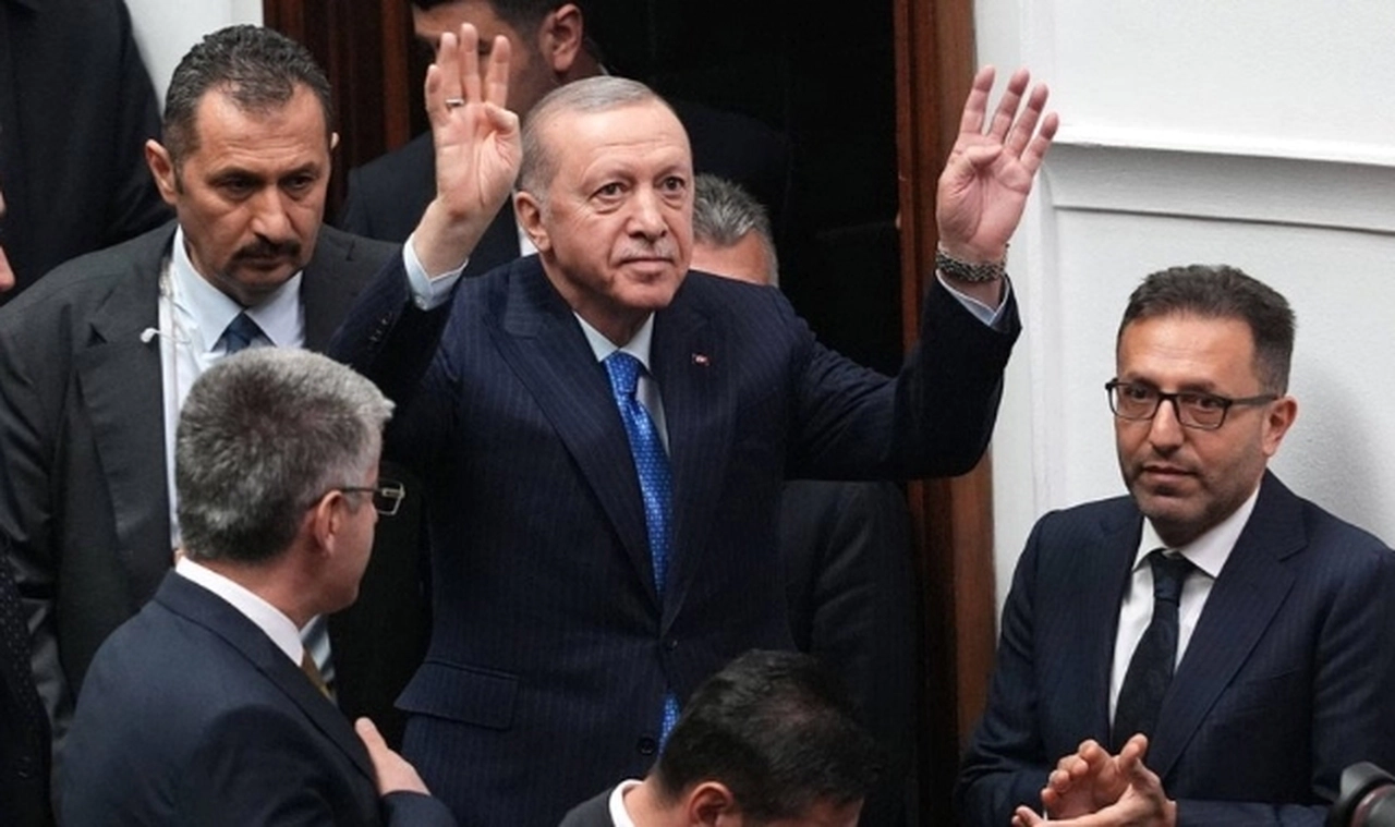 Erdoğan, "Turizm Bakanı'nı görevden alacak mısınız?" sorusuna yanıt vermedi