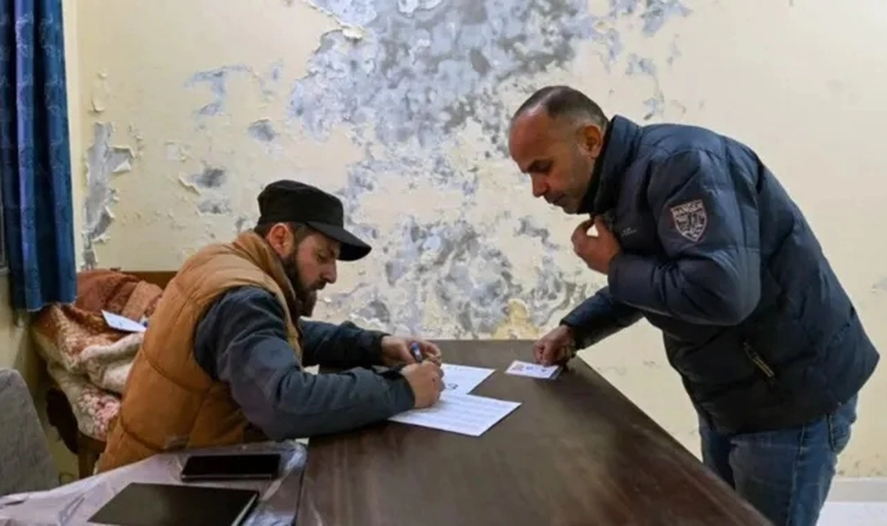 Esad'ın askerleri silah bıraktı: Yeni orduya katıldı