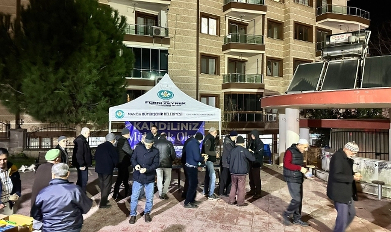 Manisa Büyükşehir Belediyesi Kandil Geleneğini Yaşatıyor