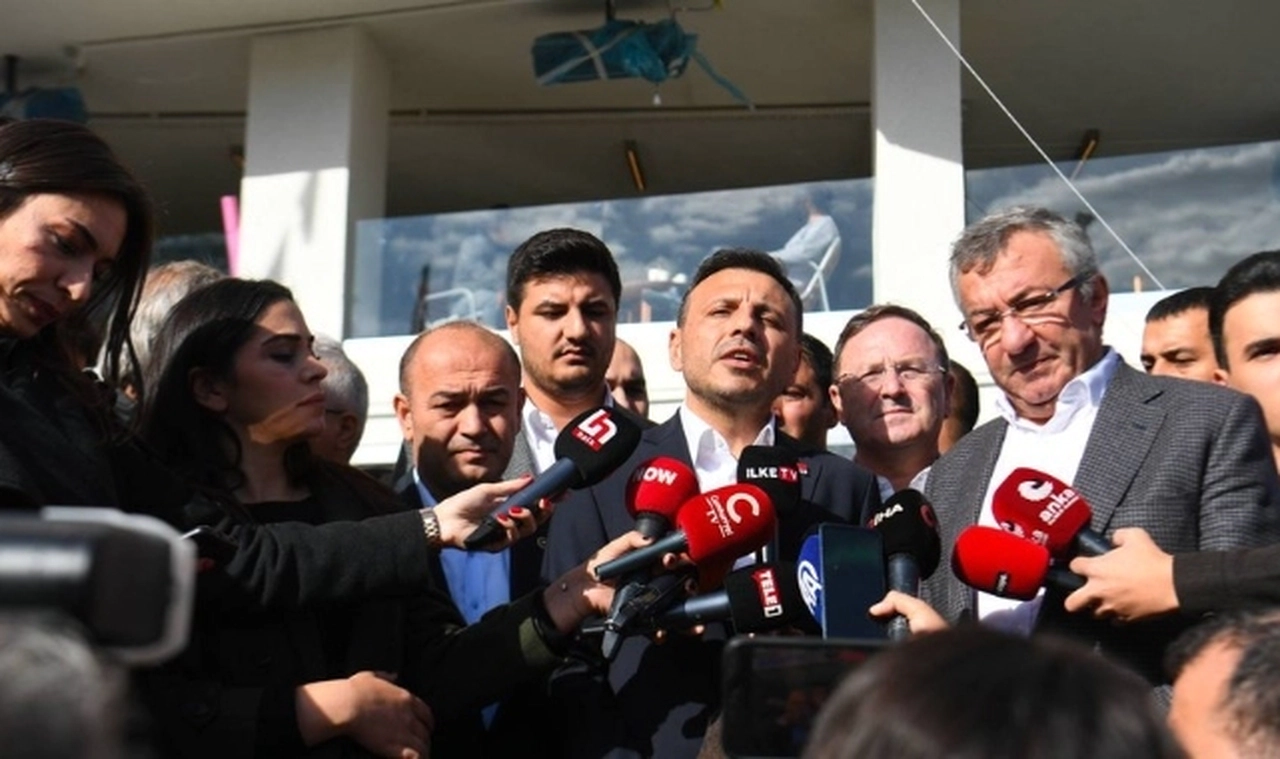 Özgür Çelik'ten Beşiktaş Belediyesi açıklaması: CHP'li olan belediye meclis üyelerimizden başkan vekili seçilecek