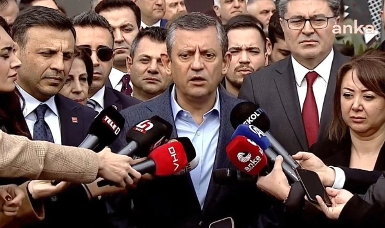 Özgür Özel'den Ümit Özdağ'a destek: Kimse pes edeceğimizi düşünmesin