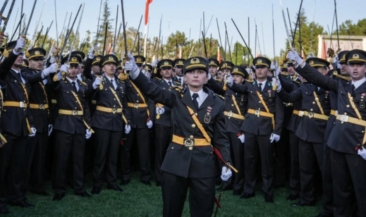 Teğmenler soruşturması: Savunmalar Kara Kuvvetleri Komutanlığı'na gönderildi