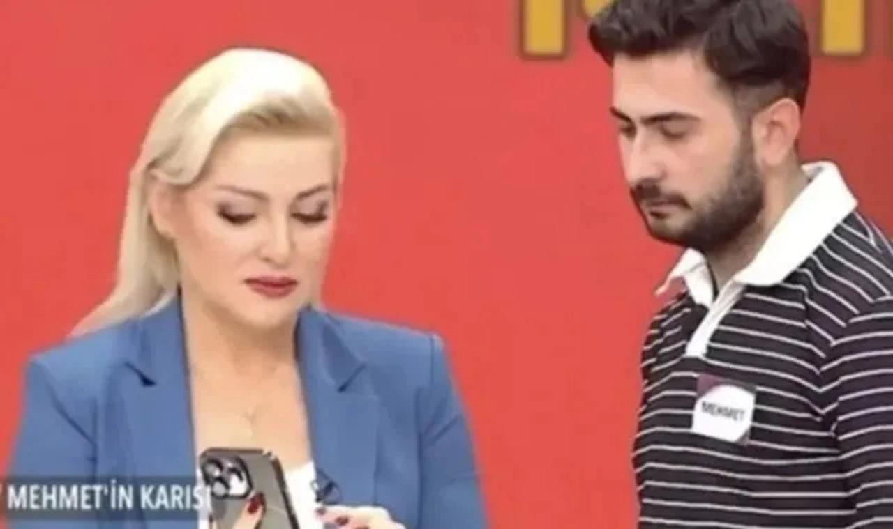 Zahide Yetiş canlı yayında cinsel içerikli video açtı! Tepkiler çığ gibi büyüdü