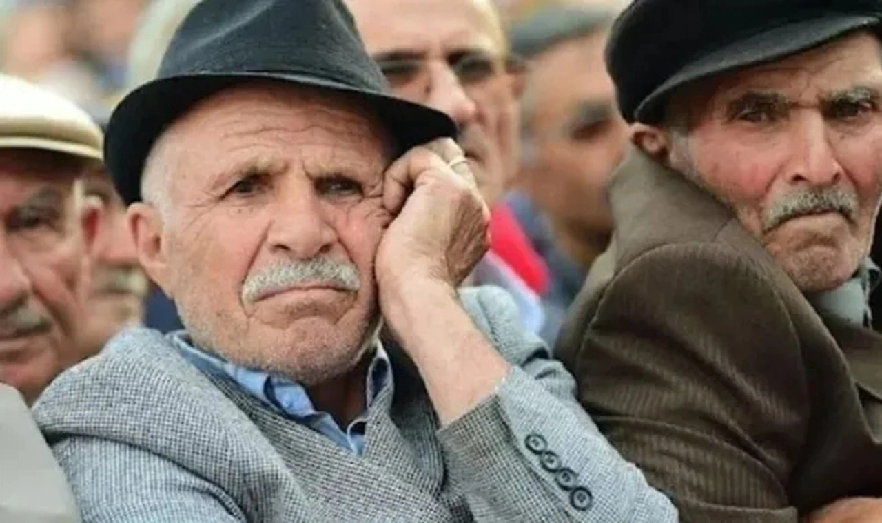 AK Parti'den emeklilere bayram ikramiyesiyle ilgili kötü haber: Abdullah Güler açıkladı