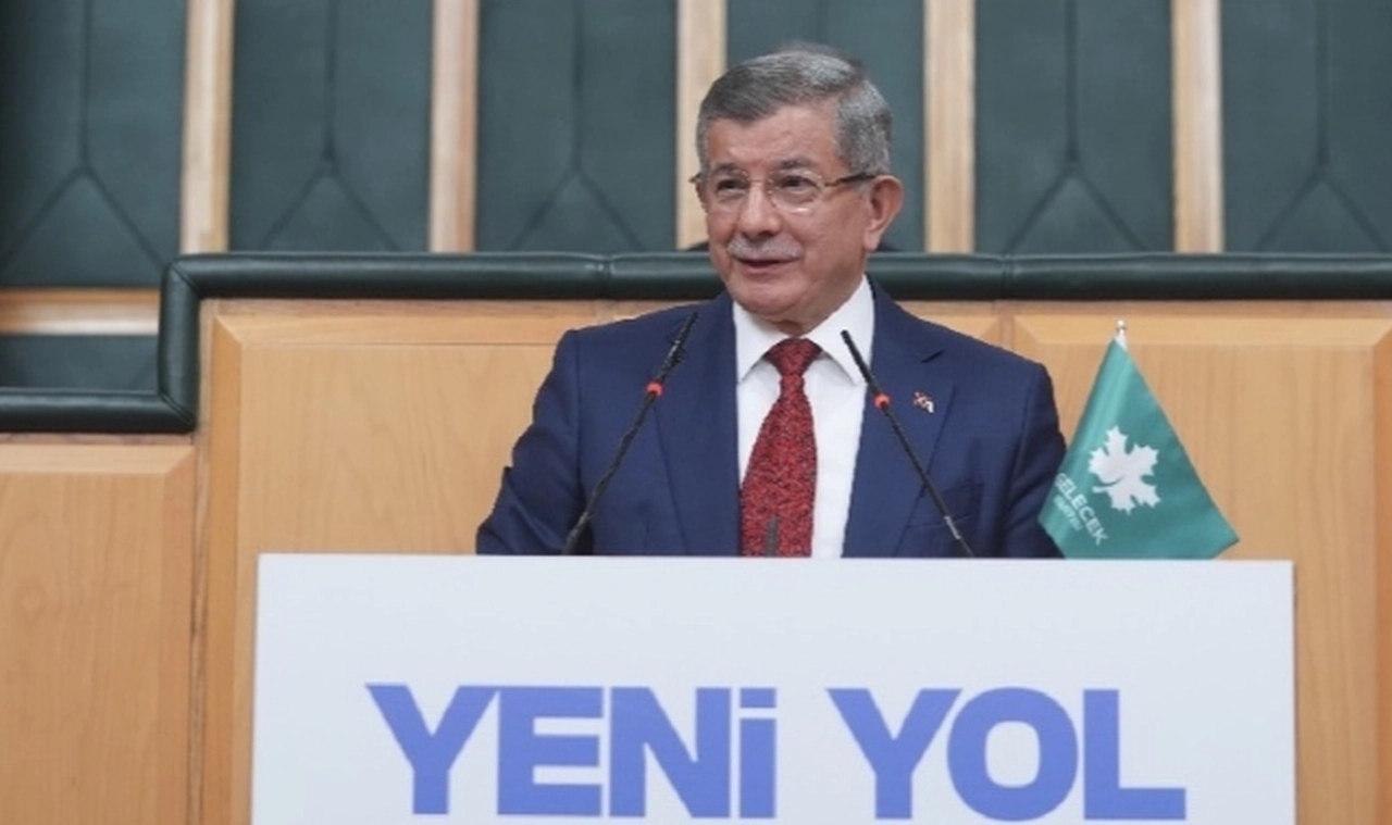 Davutoğlu'ndan Sert Çıkış: Eleştiren Herkes Tutuklanıyor, Oligarşik Düzen Kurmaya Çalışıyorlar