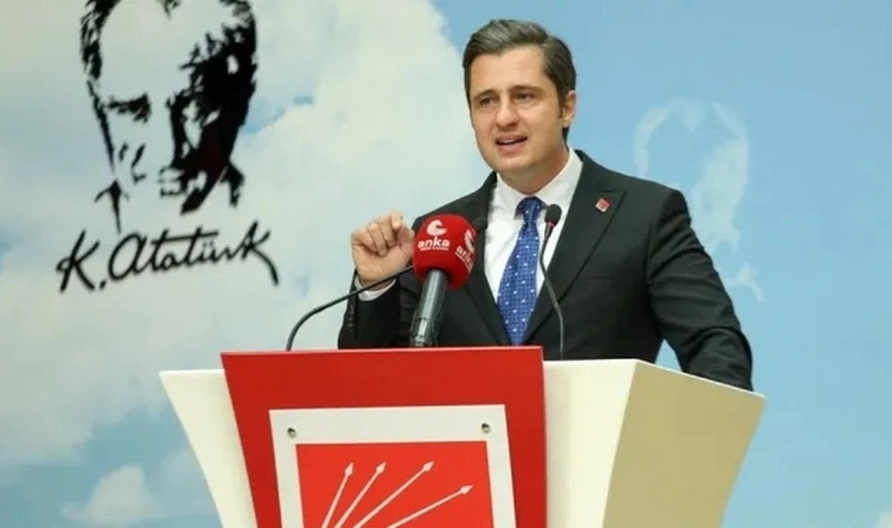 Deniz Yücel'den Ömer Çelik'e: Haddi olmayan ifadeler kullanmış