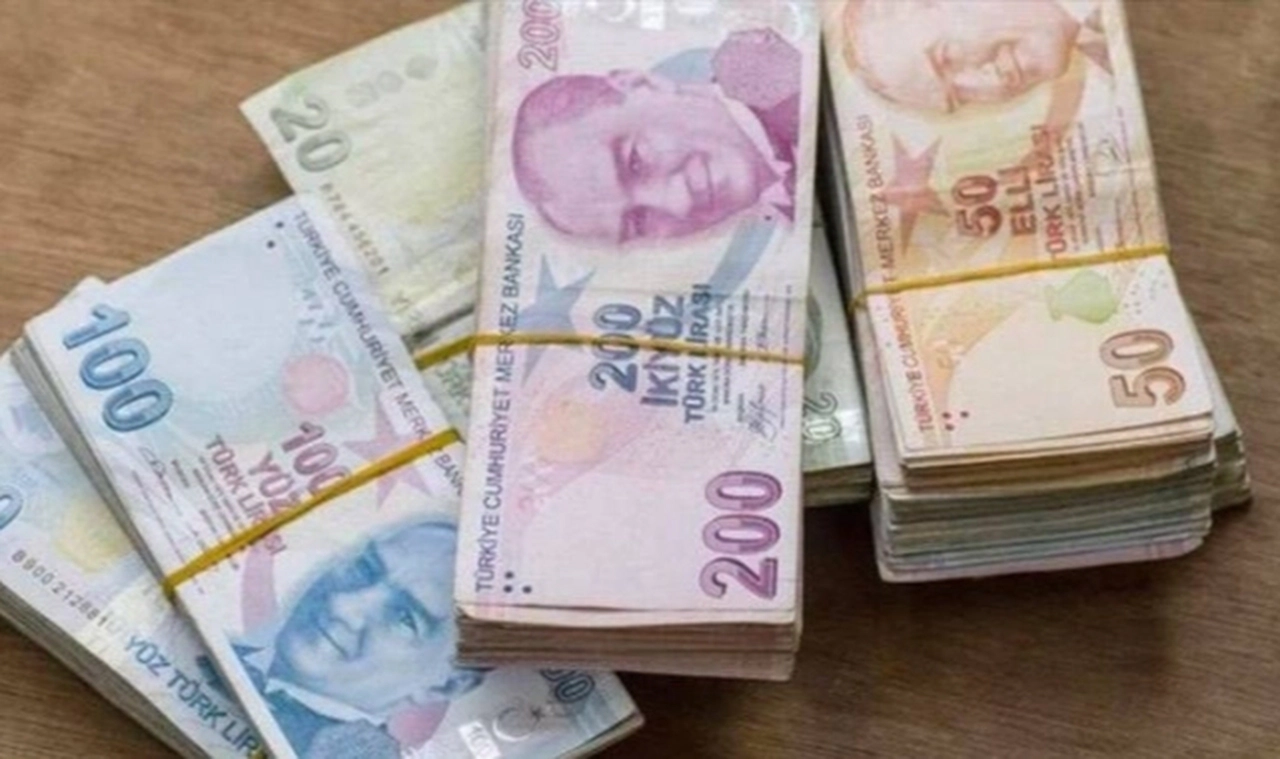 Emeklilerin zam farkı bugün hesaplara yatıyor