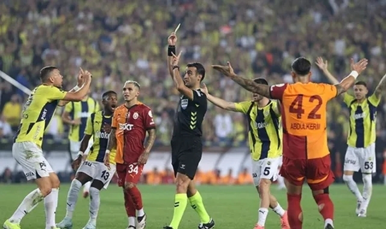 Galatasaray-Fenerbahçe derbisinde stadyum güvenliğini ve tribün düzenini bozan 71 kişi hakkında işlem yapıldı