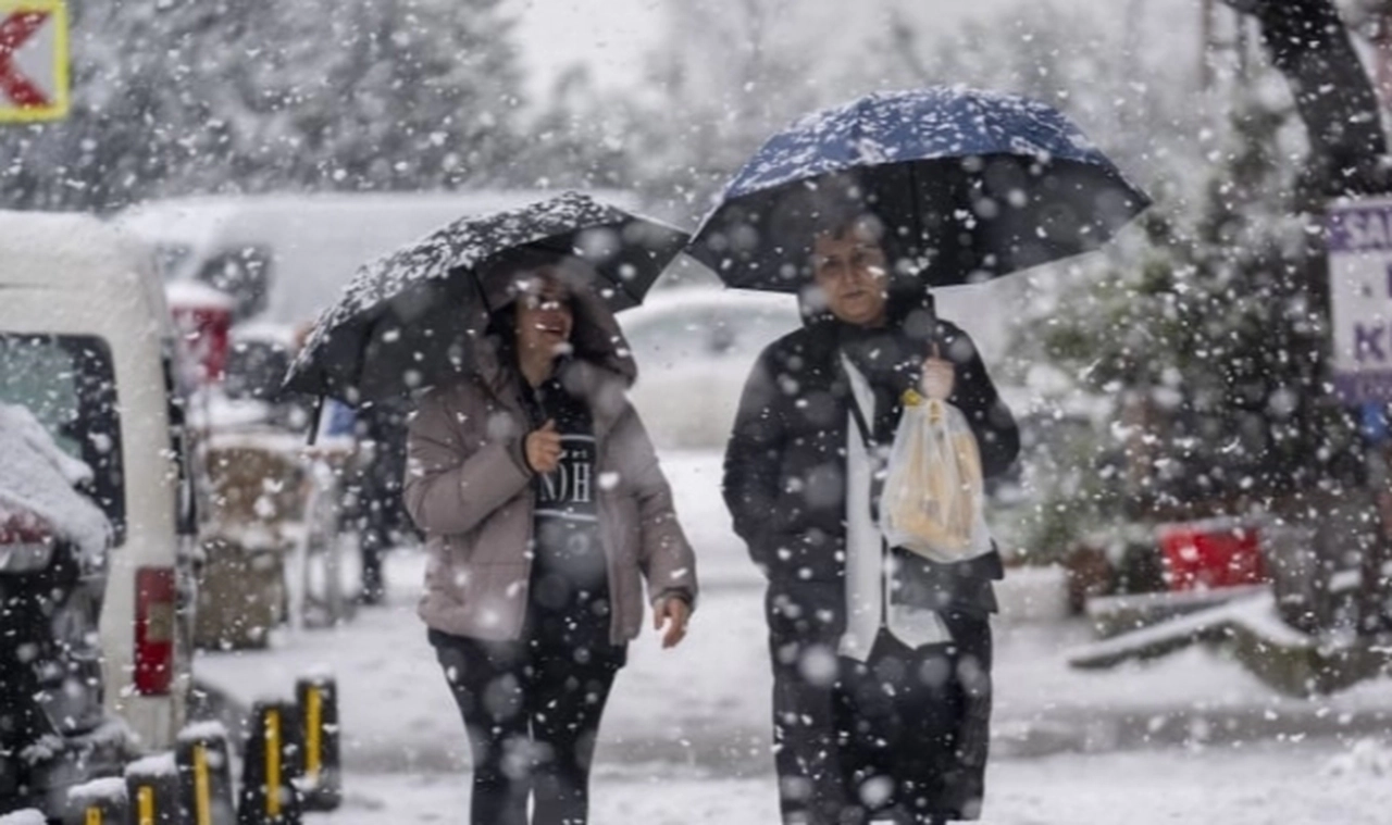 Hava sıcaklığı 4-5 derece daha düşecek: 20 santim kalınlığında kar bekleniyor