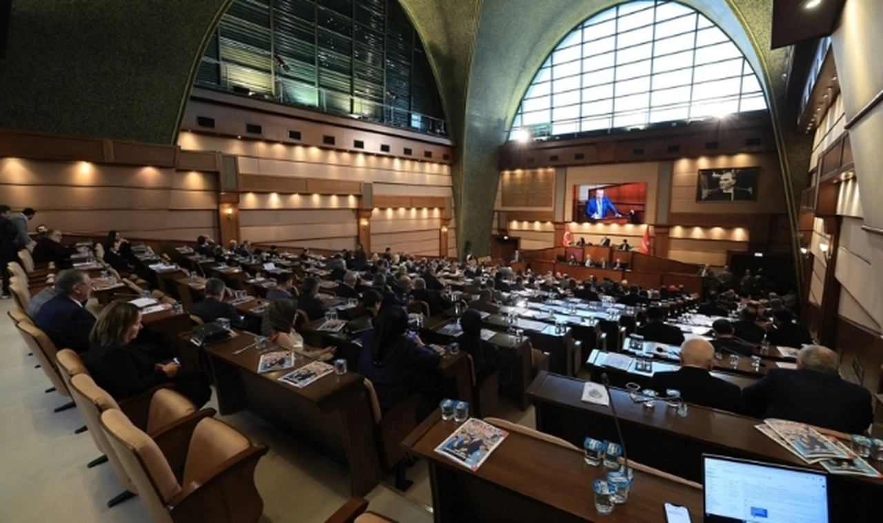 İBB Meclisinde İmamoğlu ve Cumhuriyet Başsavcısı tartışması yaşandı: 'Yapmayın artık'
