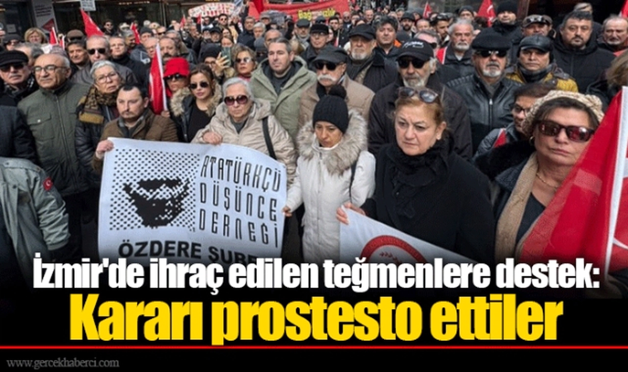 İzmir'de ihraç edilen teğmenlere destek: Kararı prostesto ettiler