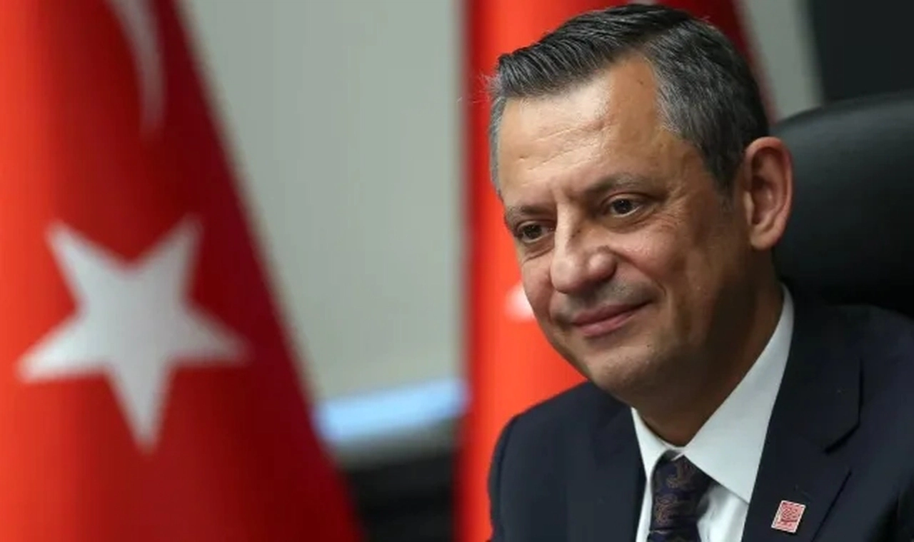 Özgür Özel'den, İmamoğlu'na soruşturma tepkisi: "Ekrem İmamoğlu kazanacak, Türkiye kazanacak"