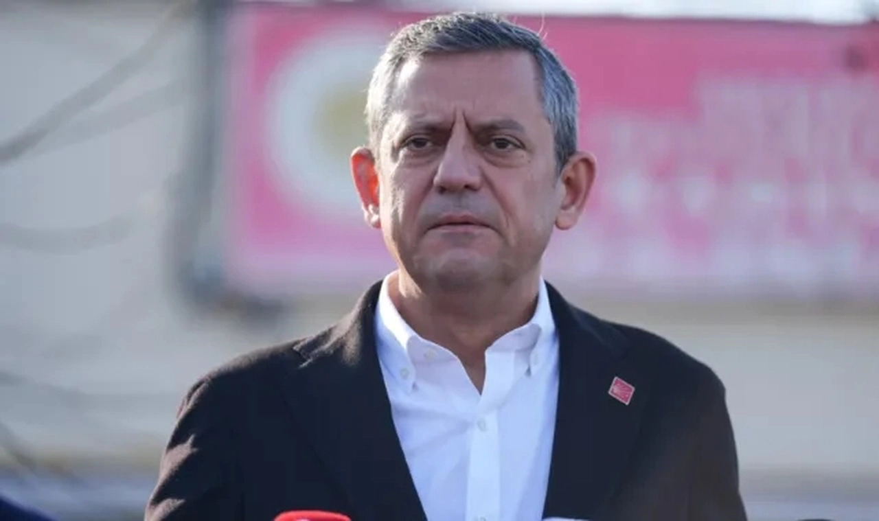 Özgür Özel'den kurultay iptali davası açan Savaş'a tepki: 'Herhalde zaman bulamadı'