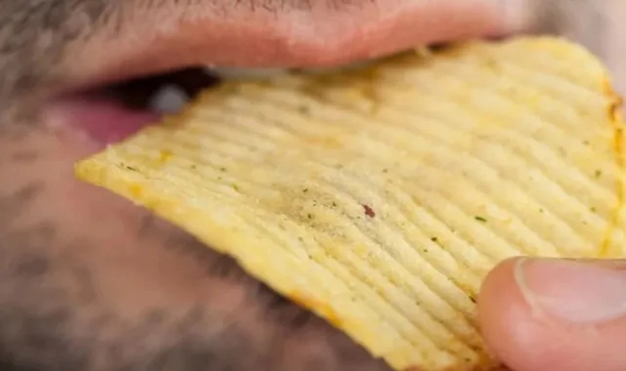 Popüler cips markası raflardan tek tek toplatılıyor: 'Yemeyin' uyarısı yapıldı