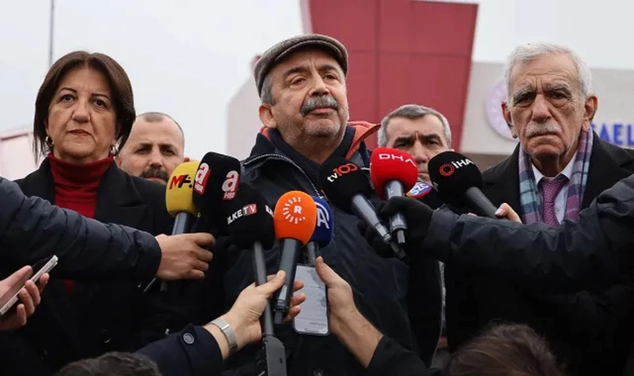 Üçüncü görüşmeye onay çıktı: DEM Parti heyeti yarın İmralı'ya gidecek