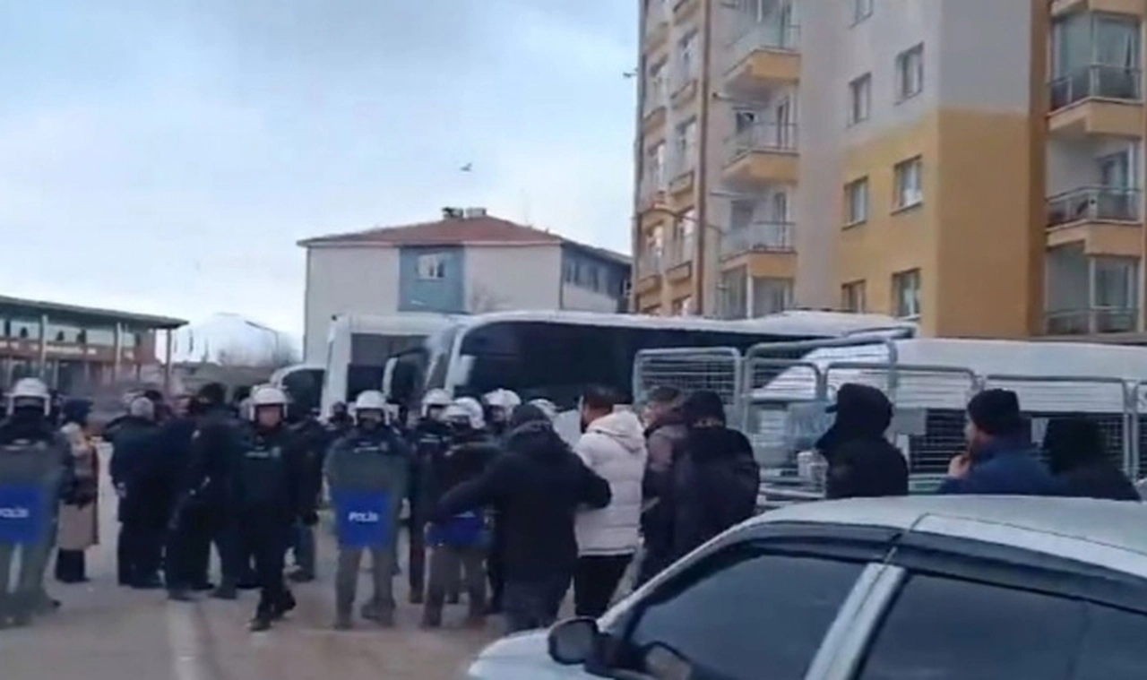 Van Büyükşehir Belediyesi'nde haber takibi yapan 5 gazeteci gözaltına alındı