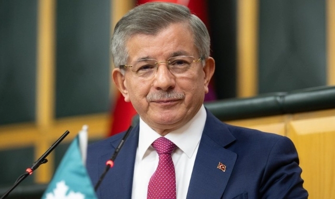 Ahmet Davutoğlu: Bahçeli vites yükseltti, Erdoğan el frenini çekti