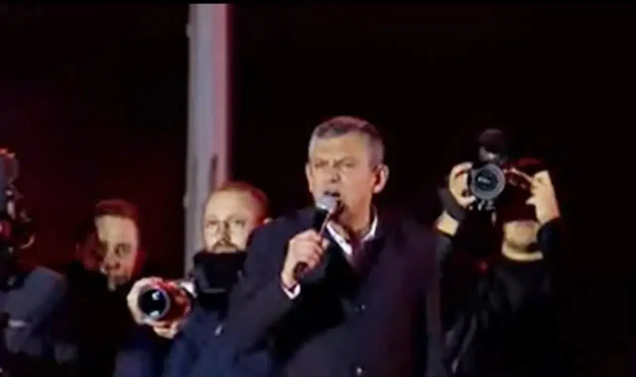CHP Genel Başkanı Özgür Özel Saraçhane'de konuşuyor