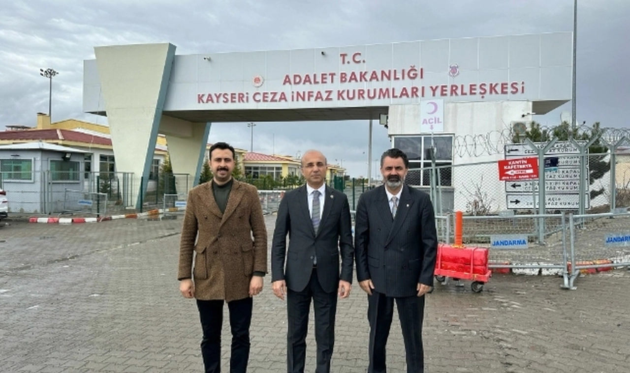 CHP'li Genç, İmamoğlu'nun tutuklanmasını protesto ettikleri gerekçesiyle Kayseri'de tutuklu bulunan öğrencileri ziyaret etti