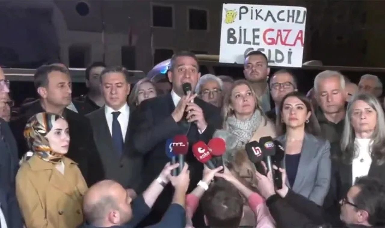 CHP Meclis Grubu'ndan RTÜK'ün önünde basın özgürlüğü protestosu