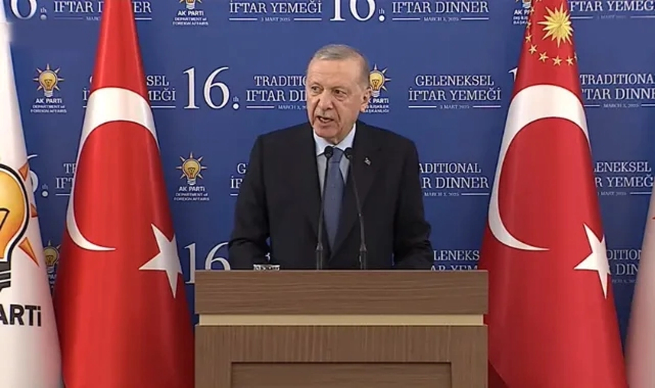 Cumhurbaşkanı Erdoğan, 'Büyükelçiler ile İftar' programında konuşuyor: 'Ekonomik sıkıntıların devam ettiğini görüyoruz'