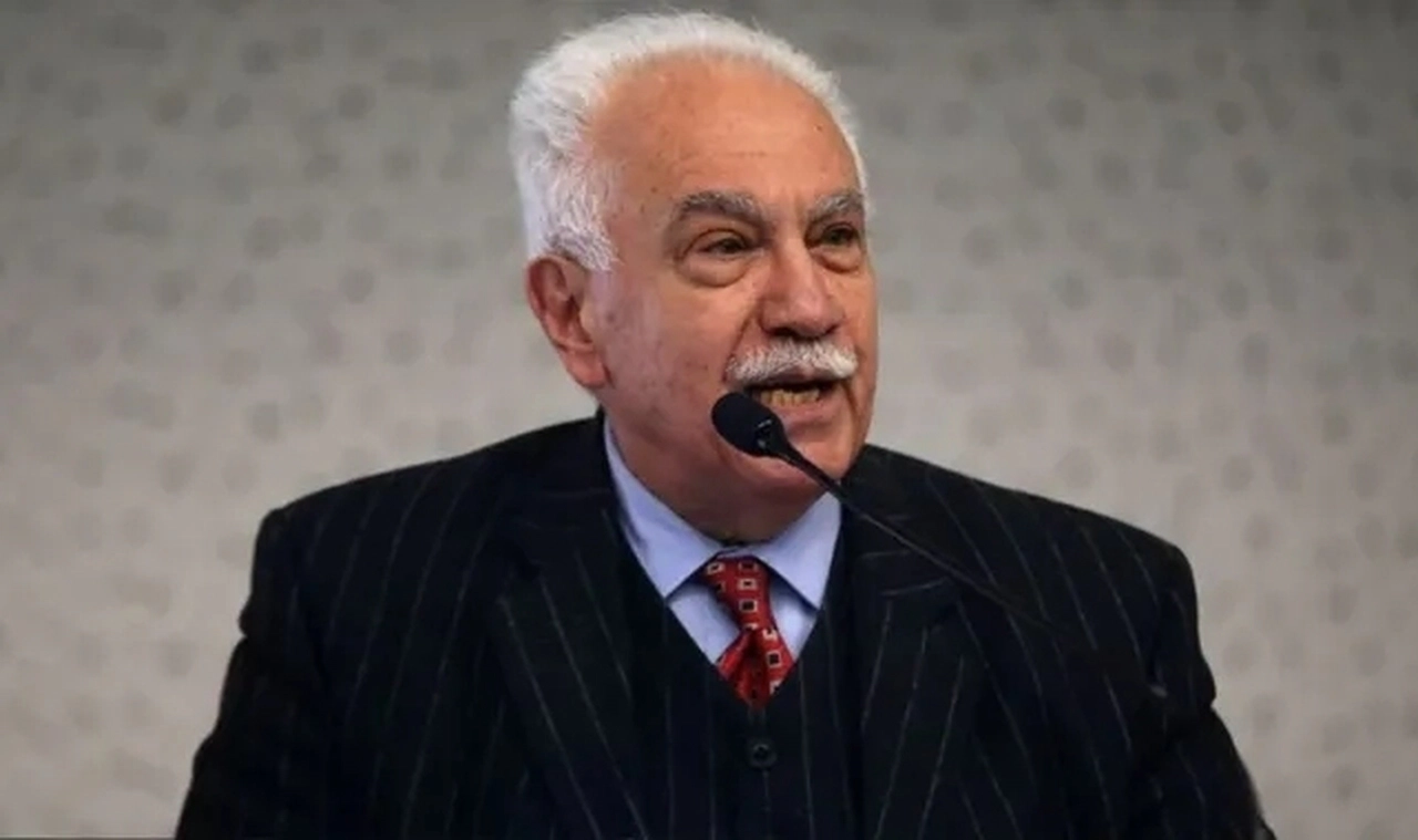 Doğu Perinçek: Vatandaşlık tanımını değiştirmeye kalkanlar silahla gelsin